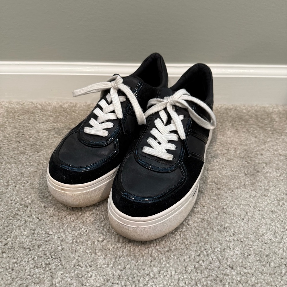 Stylish Black and White Women's Platform Sneakers